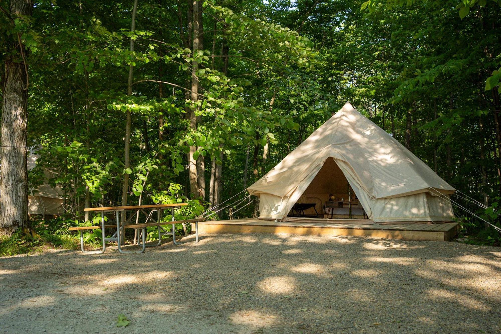 Grotto Getaway Hotel Miller Lake Exterior photo